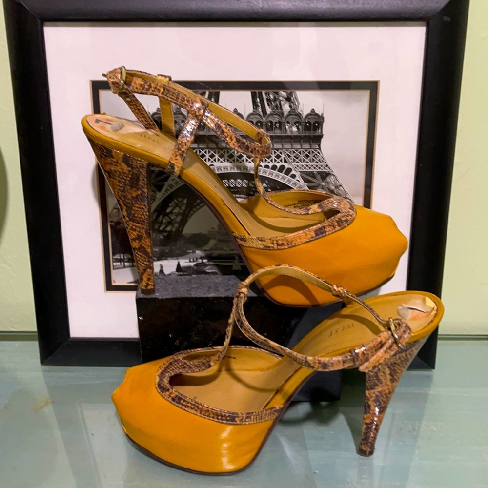 Beautiful Nine West shoes.